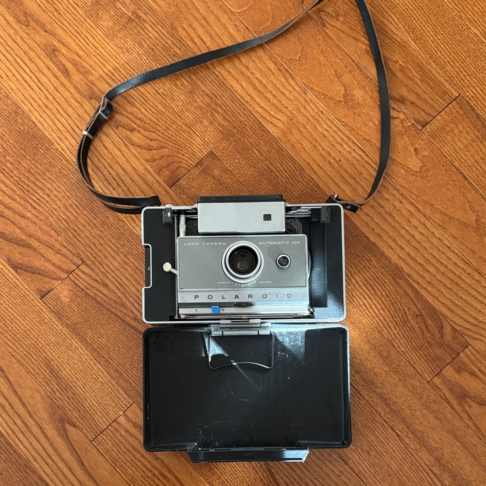 Polaroid Land Camera Automatic 100 - Silver and Black